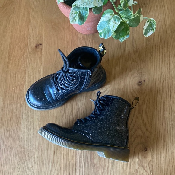 Bottines Dr. Martens 1460 Glitter J – Junior, Cosmique Noir, Taille UK1/US2 – État Très Bon, étincelantes